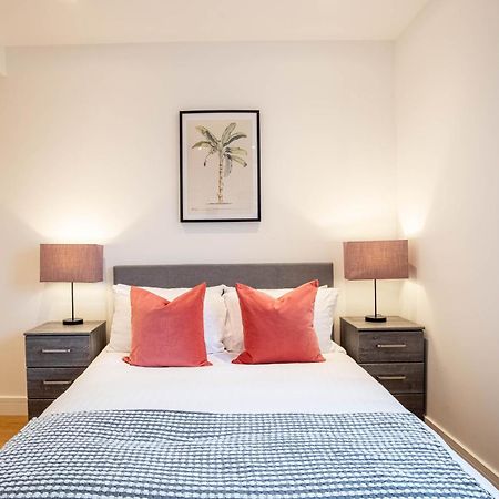 Deluxe Chic 1 2 Bed Apts Near Heathrow Legoland Windsor Slough Exterior foto