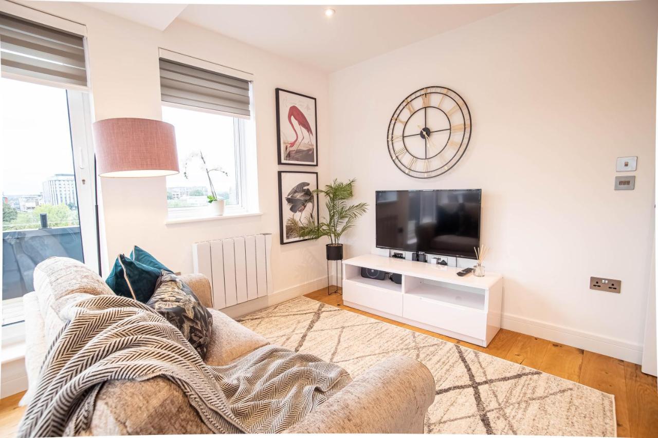 Deluxe Chic 1 2 Bed Apts Near Heathrow Legoland Windsor Slough Exterior foto