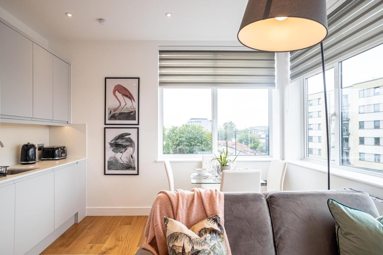 Deluxe Chic 1 2 Bed Apts Near Heathrow Legoland Windsor Slough Exterior foto