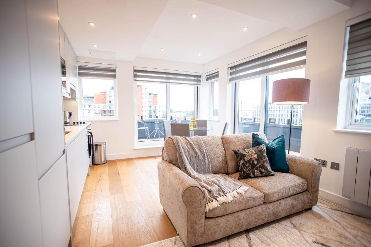 Deluxe Chic 1 2 Bed Apts Near Heathrow Legoland Windsor Slough Exterior foto