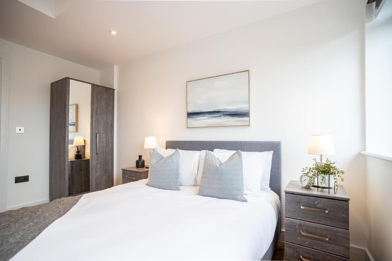 Deluxe Chic 1 2 Bed Apts Near Heathrow Legoland Windsor Slough Exterior foto