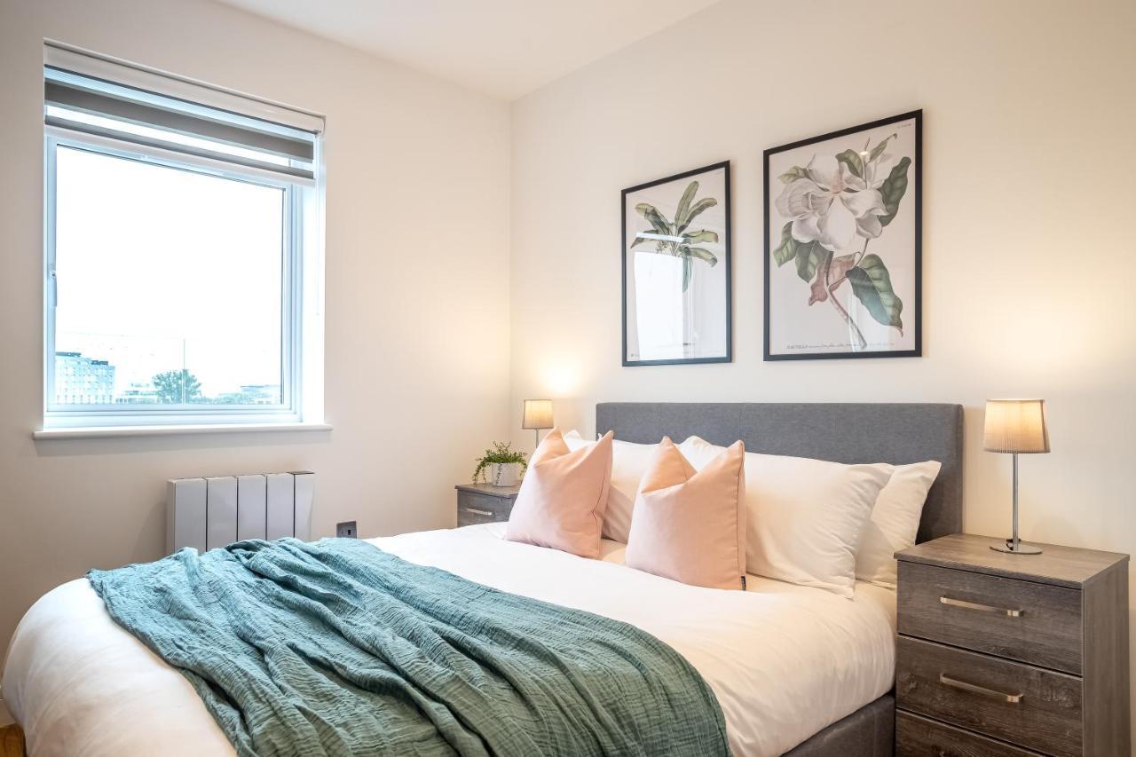 Deluxe Chic 1 2 Bed Apts Near Heathrow Legoland Windsor Slough Exterior foto