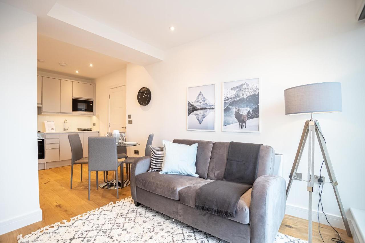 Deluxe Chic 1 2 Bed Apts Near Heathrow Legoland Windsor Slough Exterior foto