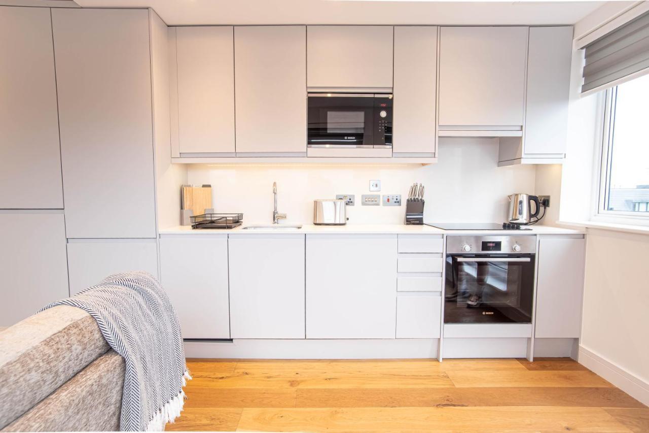 Deluxe Chic 1 2 Bed Apts Near Heathrow Legoland Windsor Slough Exterior foto