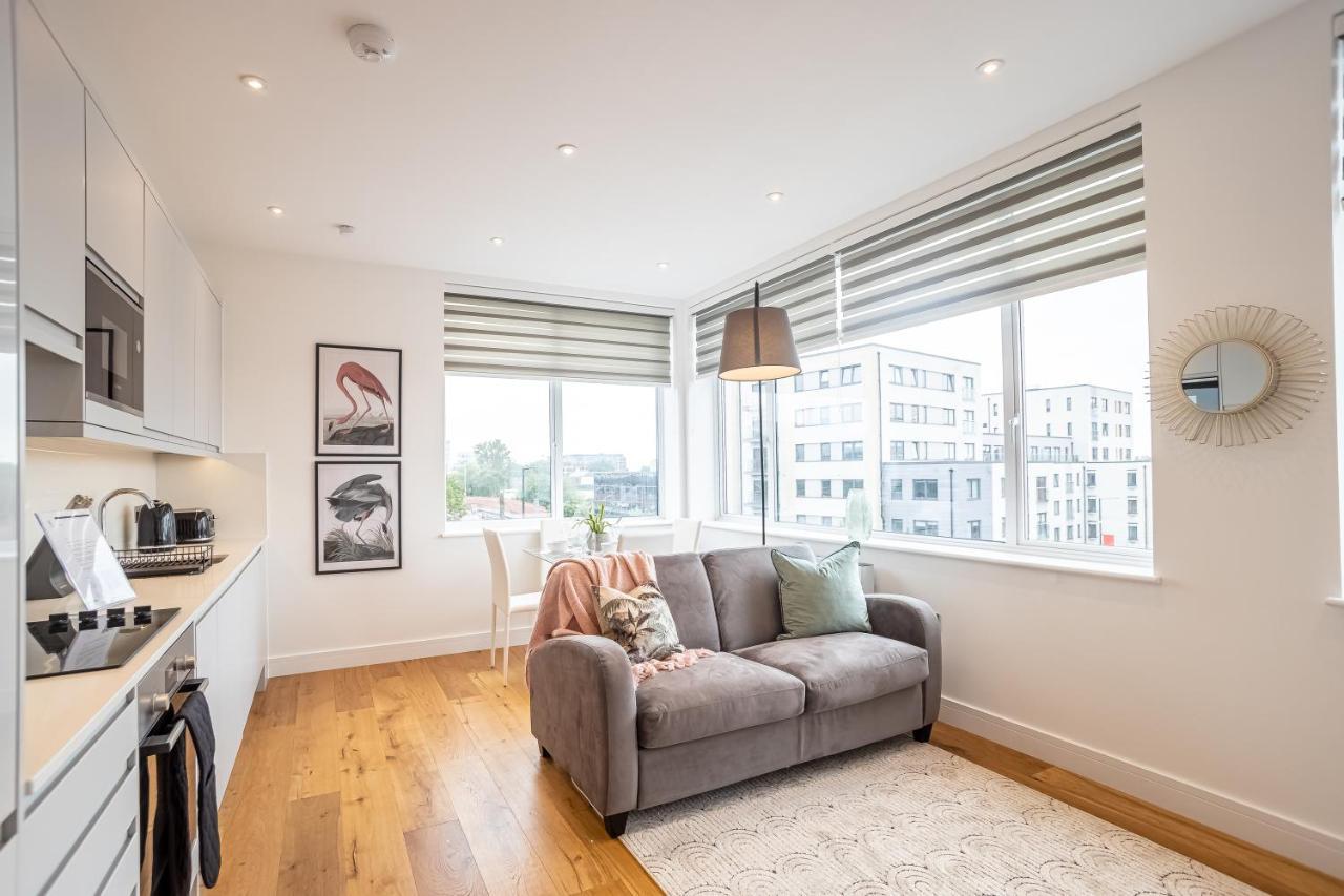 Deluxe Chic 1 2 Bed Apts Near Heathrow Legoland Windsor Slough Exterior foto