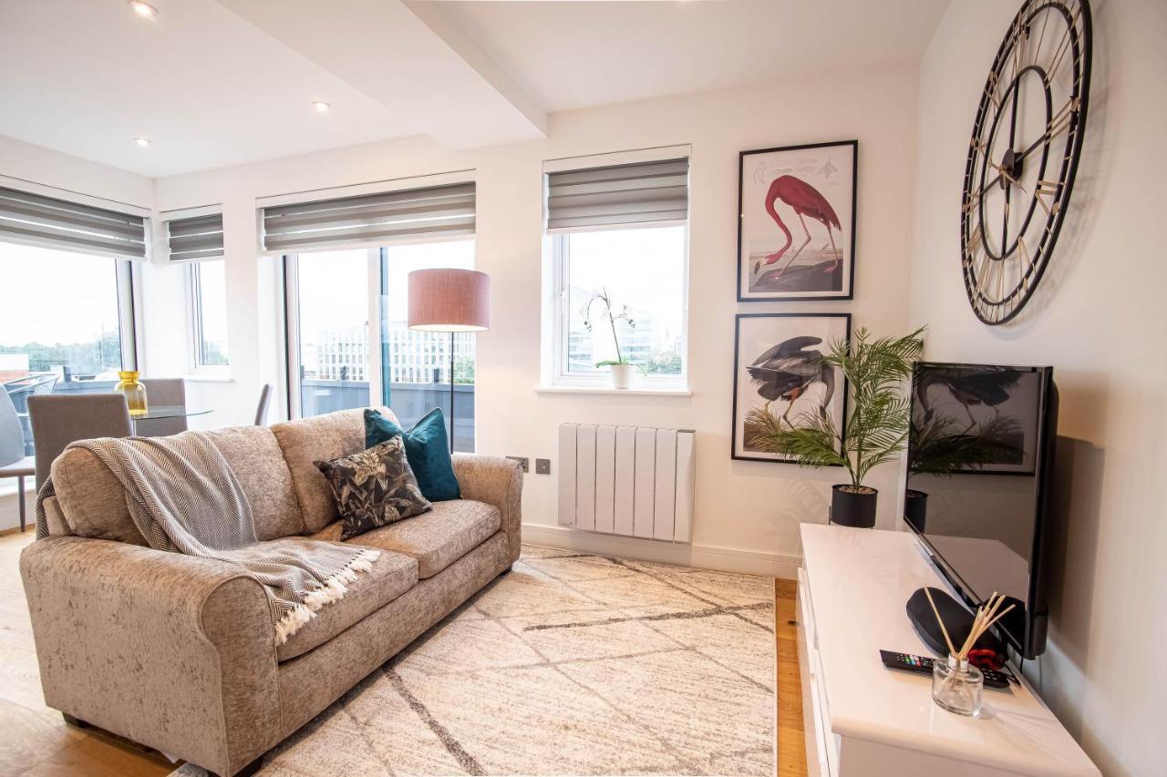 Deluxe Chic 1 2 Bed Apts Near Heathrow Legoland Windsor Slough Exterior foto