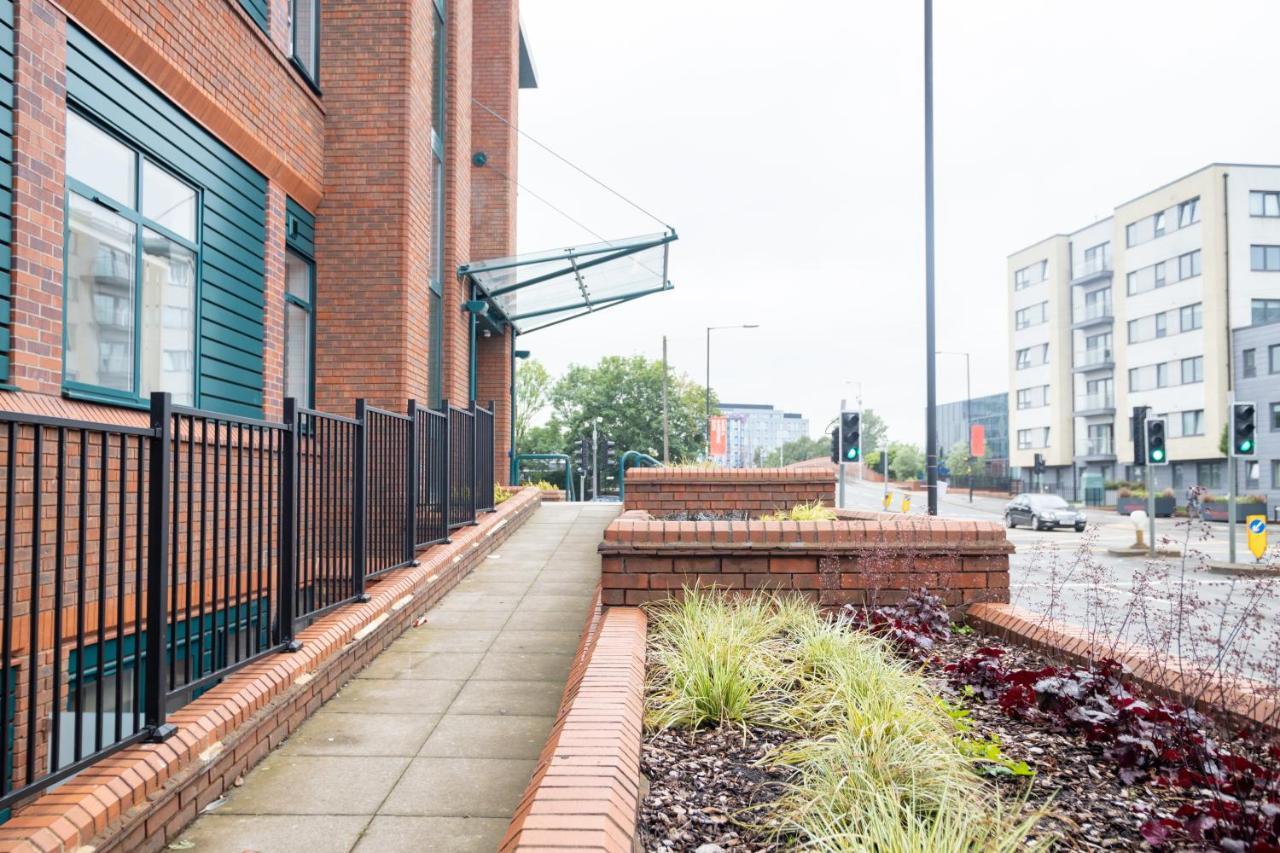 Deluxe Chic 1 2 Bed Apts Near Heathrow Legoland Windsor Slough Exterior foto