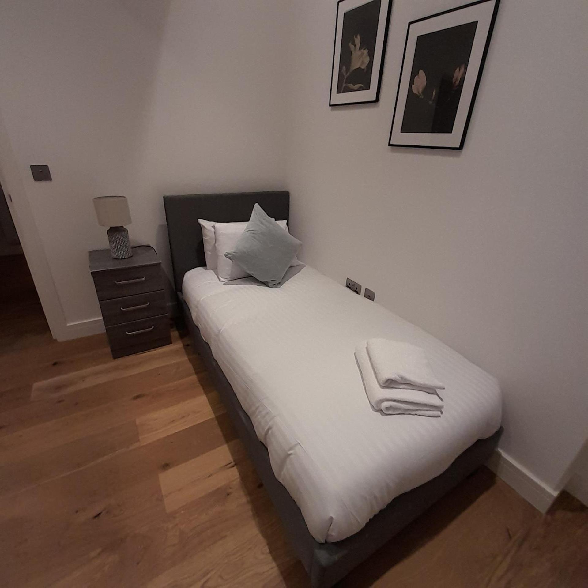 Deluxe Chic 1 2 Bed Apts Near Heathrow Legoland Windsor Slough Exterior foto