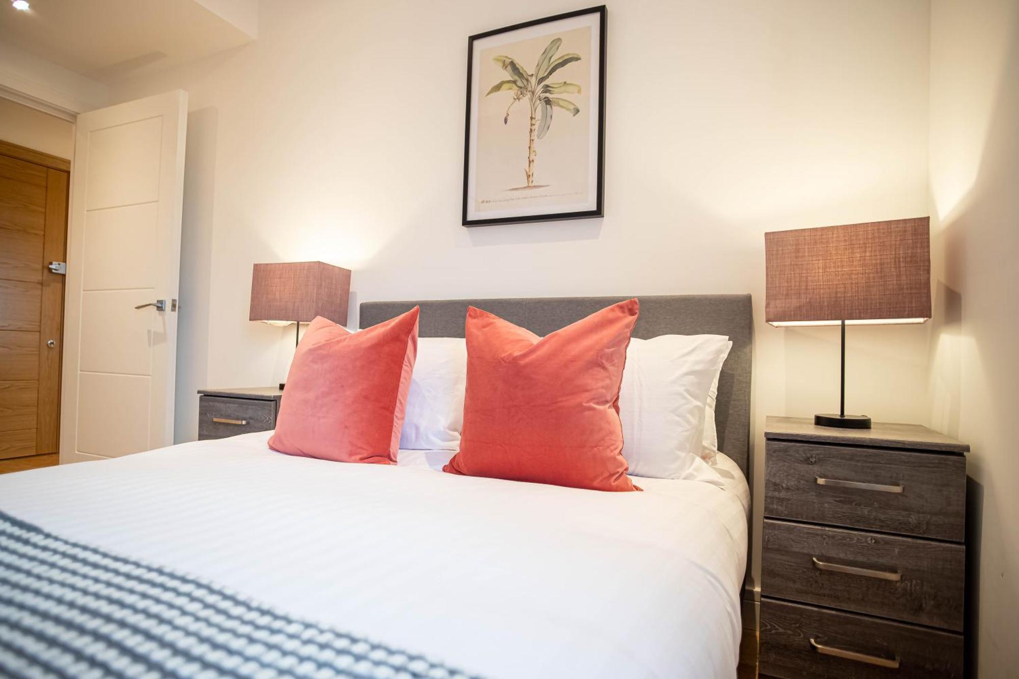 Deluxe Chic 1 2 Bed Apts Near Heathrow Legoland Windsor Slough Exterior foto