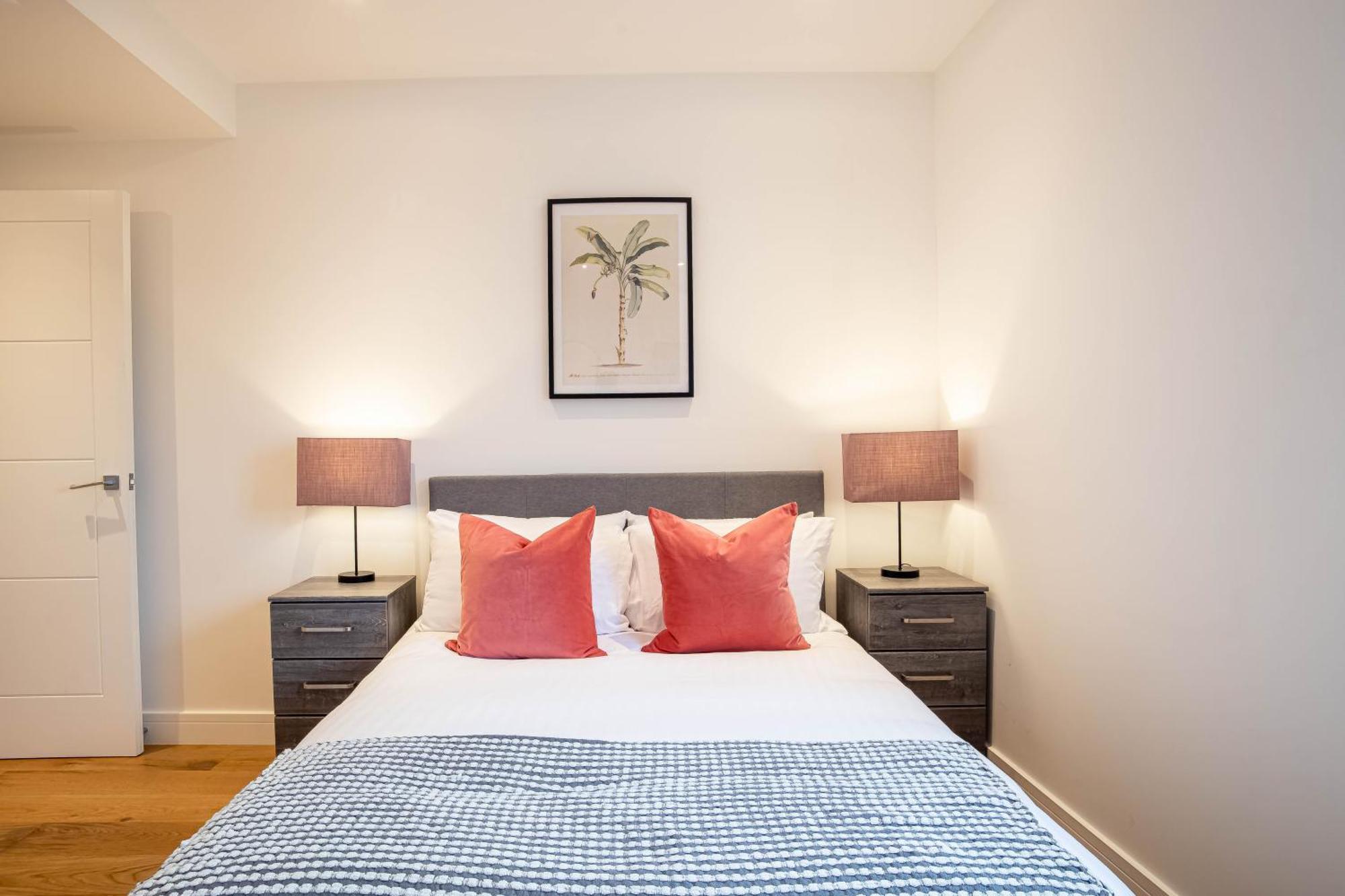 Deluxe Chic 1 2 Bed Apts Near Heathrow Legoland Windsor Slough Exterior foto