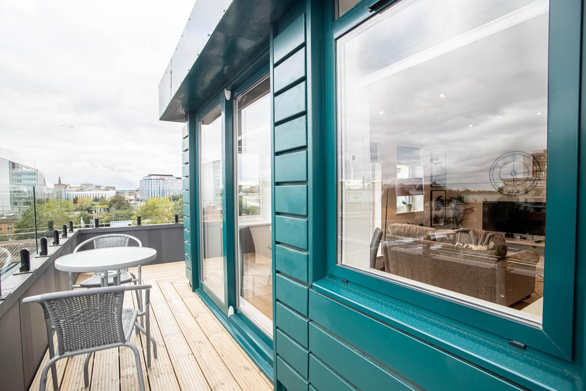 Deluxe Chic 1 2 Bed Apts Near Heathrow Legoland Windsor Slough Exterior foto