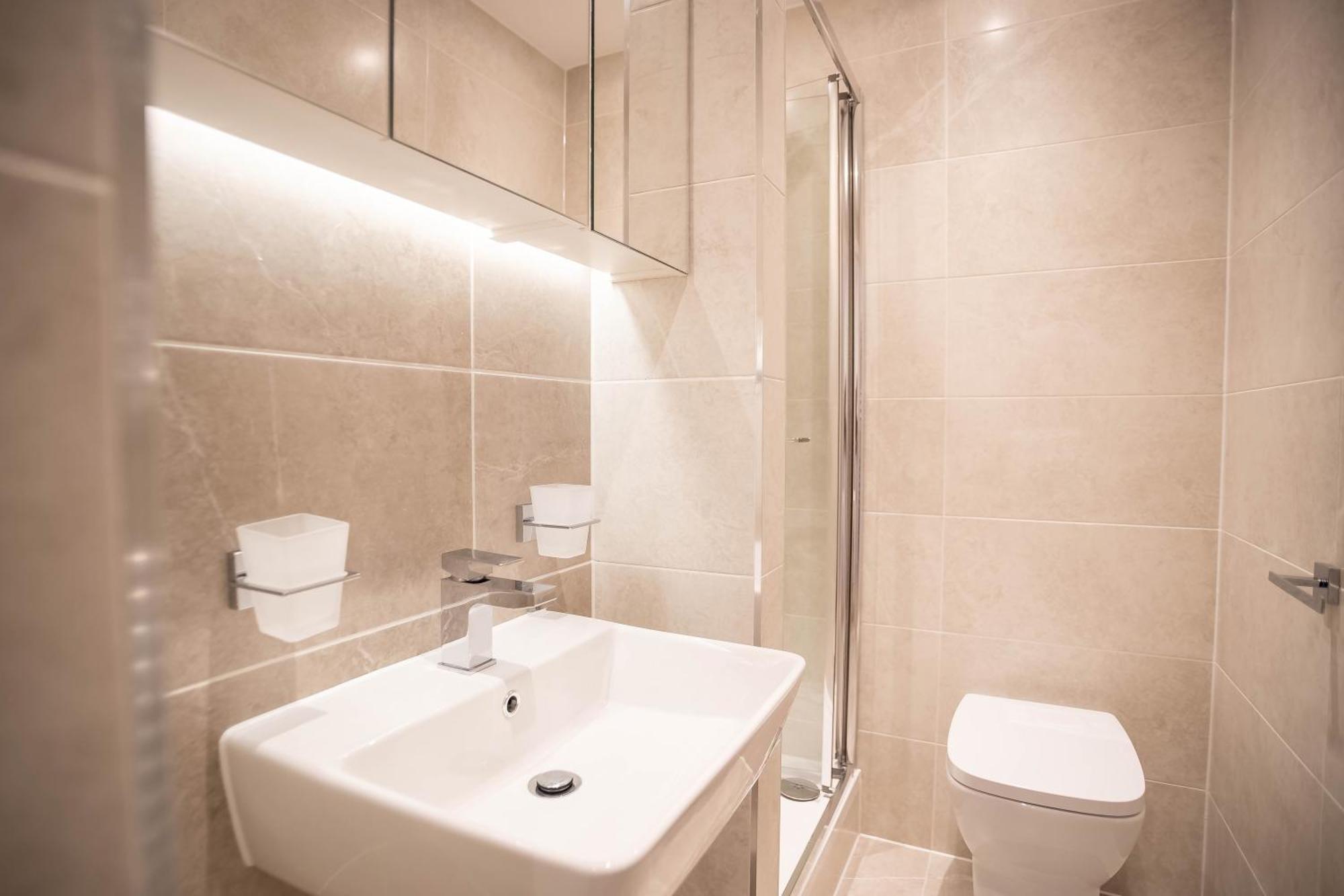 Deluxe Chic 1 2 Bed Apts Near Heathrow Legoland Windsor Slough Exterior foto