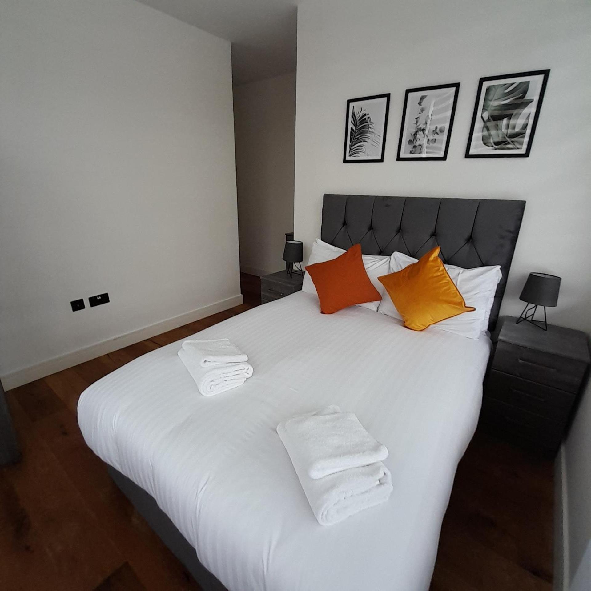 Deluxe Chic 1 2 Bed Apts Near Heathrow Legoland Windsor Slough Exterior foto