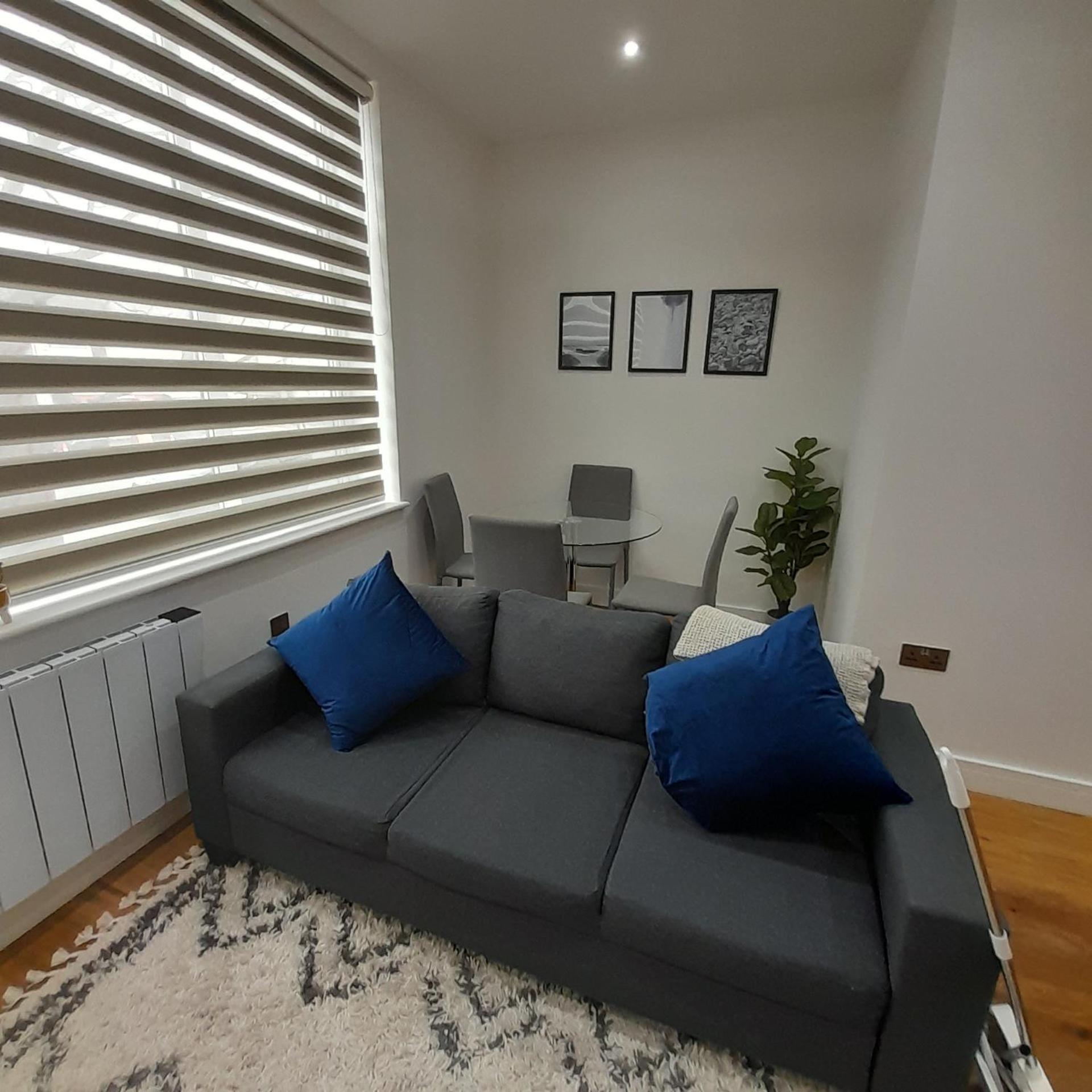Deluxe Chic 1 2 Bed Apts Near Heathrow Legoland Windsor Slough Exterior foto