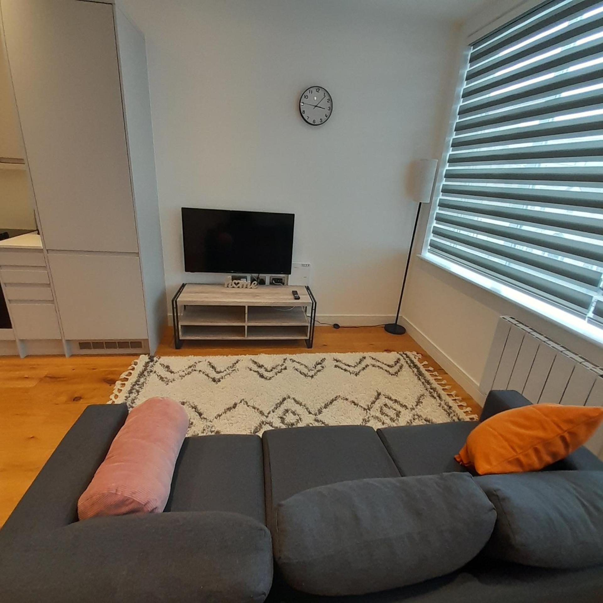 Deluxe Chic 1 2 Bed Apts Near Heathrow Legoland Windsor Slough Exterior foto