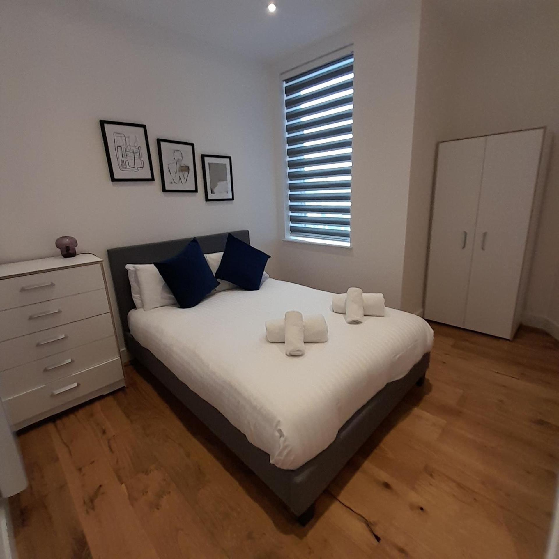 Deluxe Chic 1 2 Bed Apts Near Heathrow Legoland Windsor Slough Exterior foto