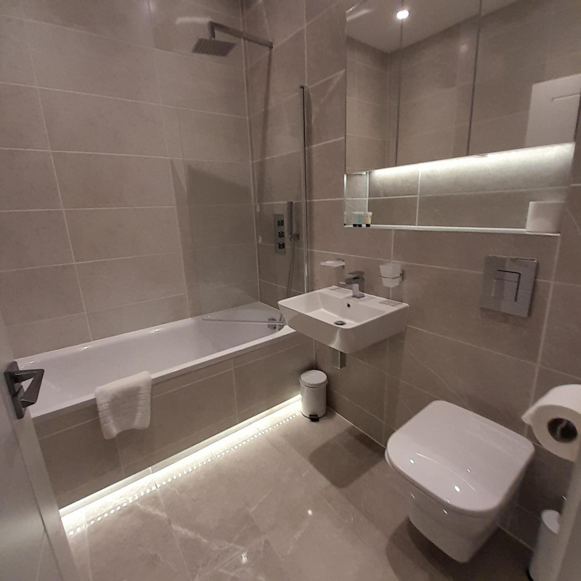 Deluxe Chic 1 2 Bed Apts Near Heathrow Legoland Windsor Slough Exterior foto