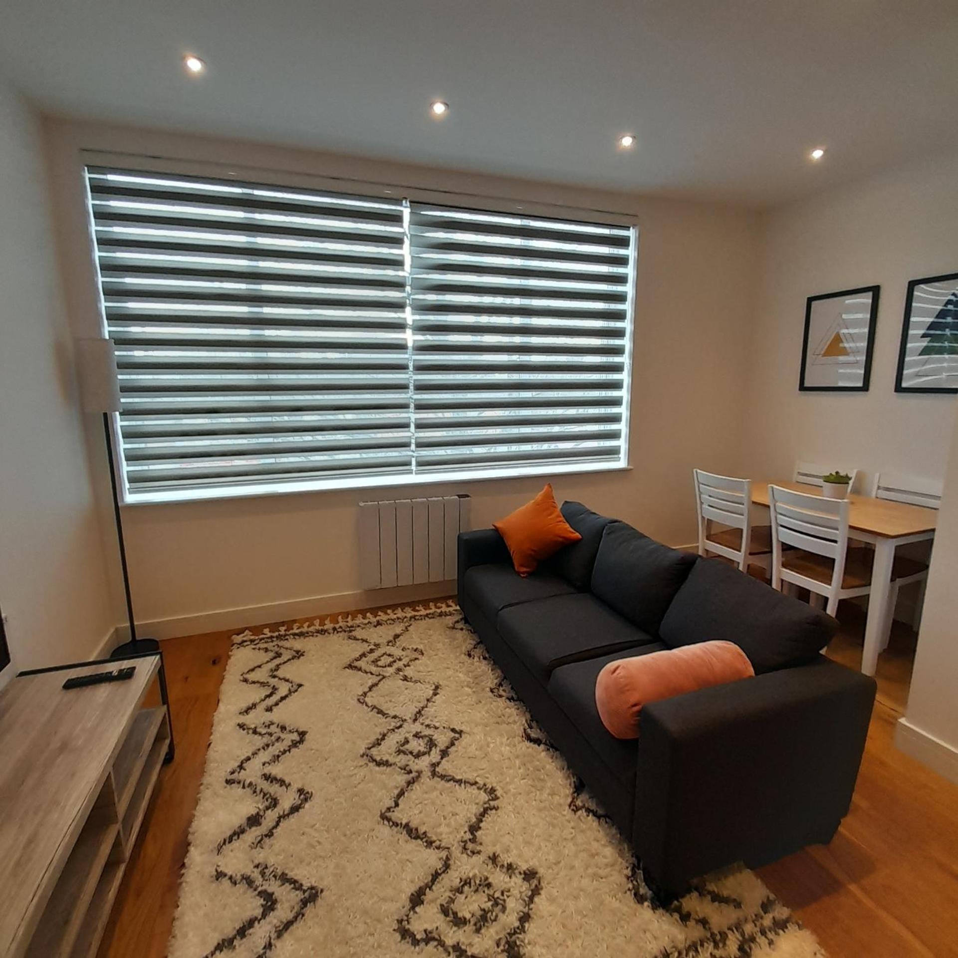 Deluxe Chic 1 2 Bed Apts Near Heathrow Legoland Windsor Slough Exterior foto